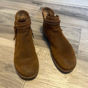Born ankle boots. Mild wear. Love the look and feel.
